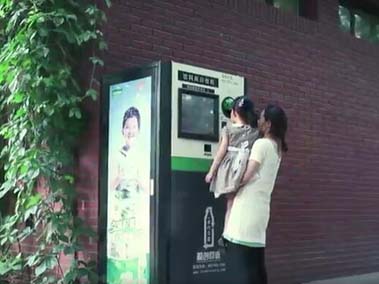 Jacket Releases 250,000 Microplastic Fibers Per Wash, Do You Really Need the Clothes in Your Shopping Cart?